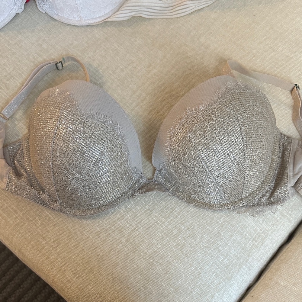 Victoria’s Secret Women's Bra in Cream